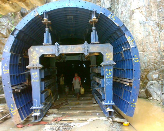 Horse Shoe Shaped Tunnel Gantry