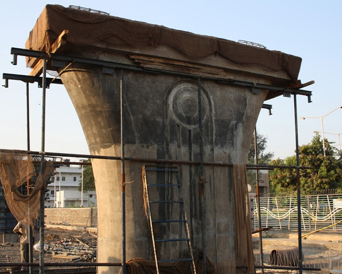 Capsule Shape Pier Cap with Steel Grooves